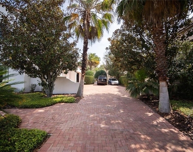 719 Eastlawn Drive - Photo Thumbnail 42