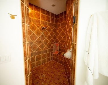 719 Eastlawn Drive - Photo Thumbnail 16
