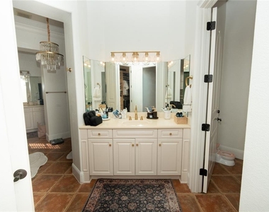 719 Eastlawn Drive - Photo Thumbnail 14