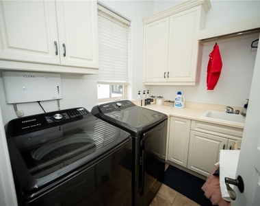 719 Eastlawn Drive - Photo Thumbnail 17