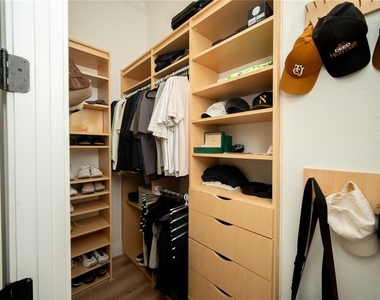 719 Eastlawn Drive - Photo Thumbnail 13