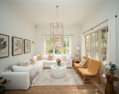719 Eastlawn Drive - Photo Thumbnail 4