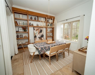 719 Eastlawn Drive - Photo Thumbnail 8