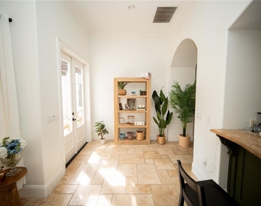 719 Eastlawn Drive - Photo Thumbnail 9