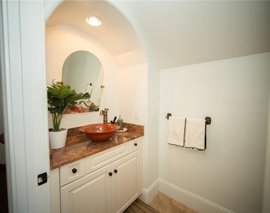 719 Eastlawn Drive - Photo Thumbnail 11