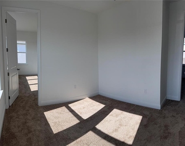10374 Pearson Ave - Photo Thumbnail 13
