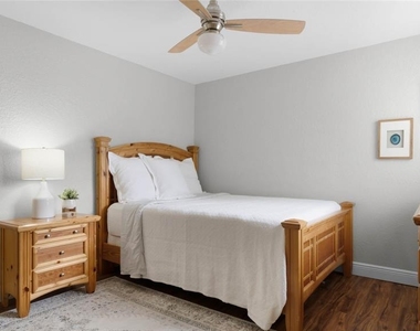 524 Sun Valley Village - Photo Thumbnail 15
