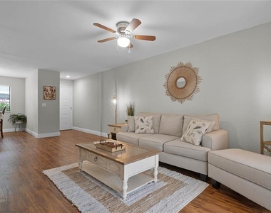 524 Sun Valley Village - Photo Thumbnail 8