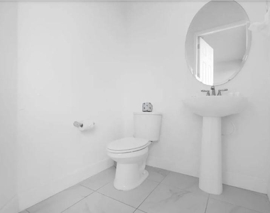 450 Captiva Drive - Photo Thumbnail 23