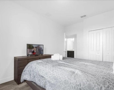 450 Captiva Drive - Photo Thumbnail 14