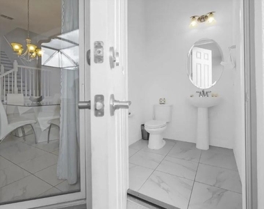450 Captiva Drive - Photo Thumbnail 8