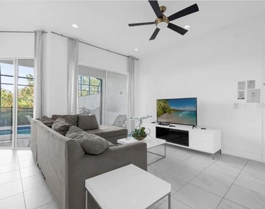 450 Captiva Drive - Photo Thumbnail 2