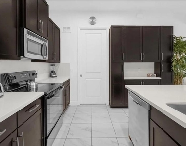 450 Captiva Drive - Photo Thumbnail 3