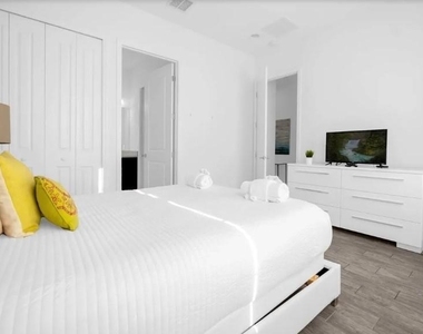 450 Captiva Drive - Photo Thumbnail 29