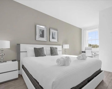 450 Captiva Drive - Photo Thumbnail 21