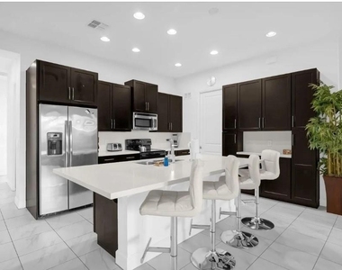450 Captiva Drive - Photo Thumbnail 4