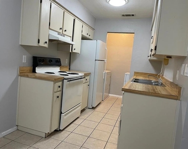 2210 Sw 70th Terrace - Photo Thumbnail 3