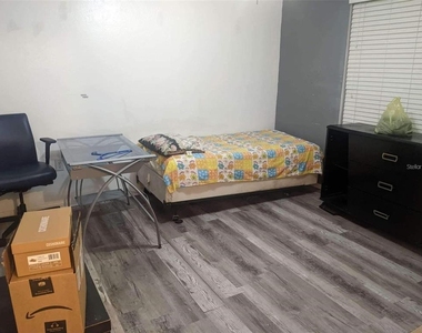4000 Sw 23rd Street - Photo Thumbnail 2