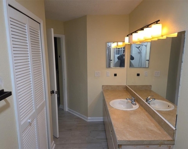 3705 Sw 27th Street - Photo Thumbnail 10