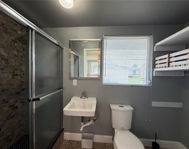 8513 Herbison Avenue - Photo Thumbnail 6