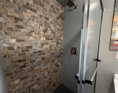 8513 Herbison Avenue - Photo Thumbnail 7