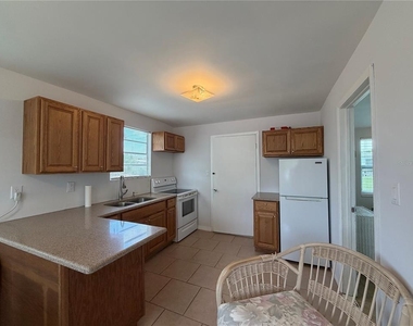 8513 Herbison Avenue - Photo Thumbnail 4
