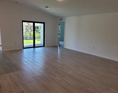 11383 Baggot Avenue - Photo Thumbnail 15