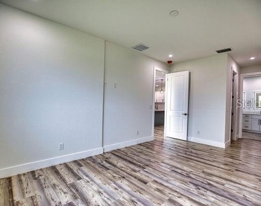 17434 Oro Court - Photo Thumbnail 13