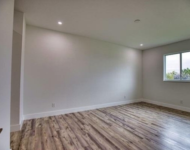 17434 Oro Court - Photo Thumbnail 14