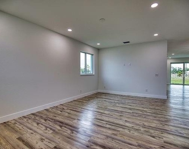 17434 Oro Court - Photo Thumbnail 27