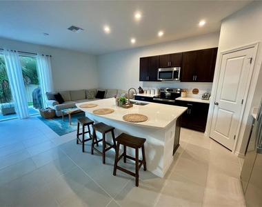 6417 Fairmont Lane - Photo Thumbnail 5