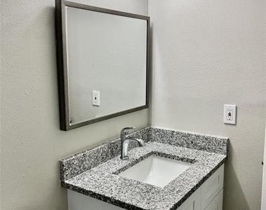 5008 Manatee Avenue W - Photo Thumbnail 8