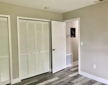5008 Manatee Avenue W - Photo Thumbnail 10
