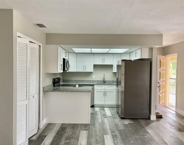 5008 Manatee Avenue W - Photo Thumbnail 2