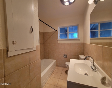 9513 Fairfax Street - Photo Thumbnail 12