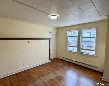 23 Farnham Avenue - Photo Thumbnail 2