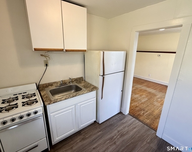 23 Farnham Avenue - Photo Thumbnail 8