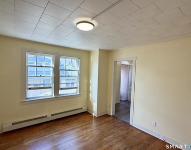 23 Farnham Avenue - Photo Thumbnail 1