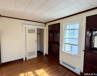 23 Farnham Avenue - Photo Thumbnail 3