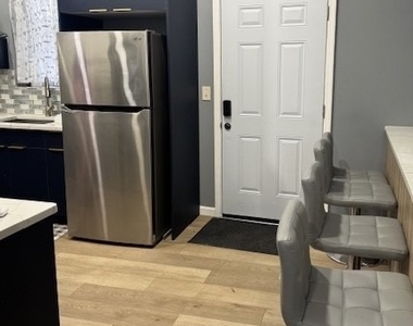 1030 Ross Avenue - Photo Thumbnail 8