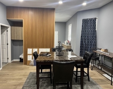 1030 Ross Avenue - Photo Thumbnail 3