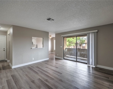 4571 Carriage Park Drive - Photo Thumbnail 3