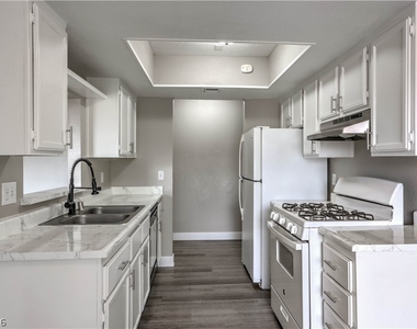 4571 Carriage Park Drive - Photo Thumbnail 5