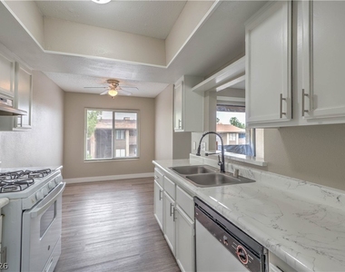 4571 Carriage Park Drive - Photo Thumbnail 7
