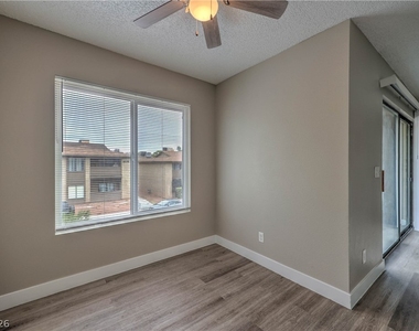 4571 Carriage Park Drive - Photo Thumbnail 8