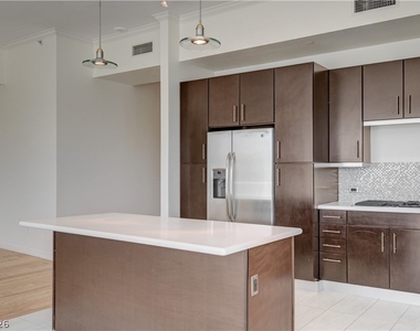 360 E Desert Inn Road - Photo Thumbnail 5