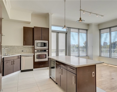 360 E Desert Inn Road - Photo Thumbnail 7