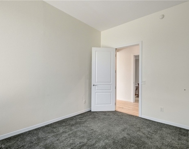 360 E Desert Inn Road - Photo Thumbnail 34