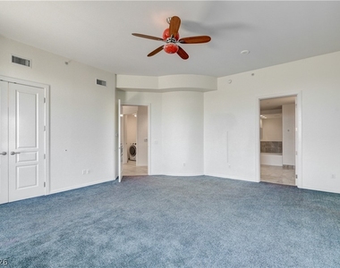 360 E Desert Inn Road - Photo Thumbnail 17