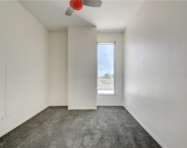 360 E Desert Inn Road - Photo Thumbnail 32